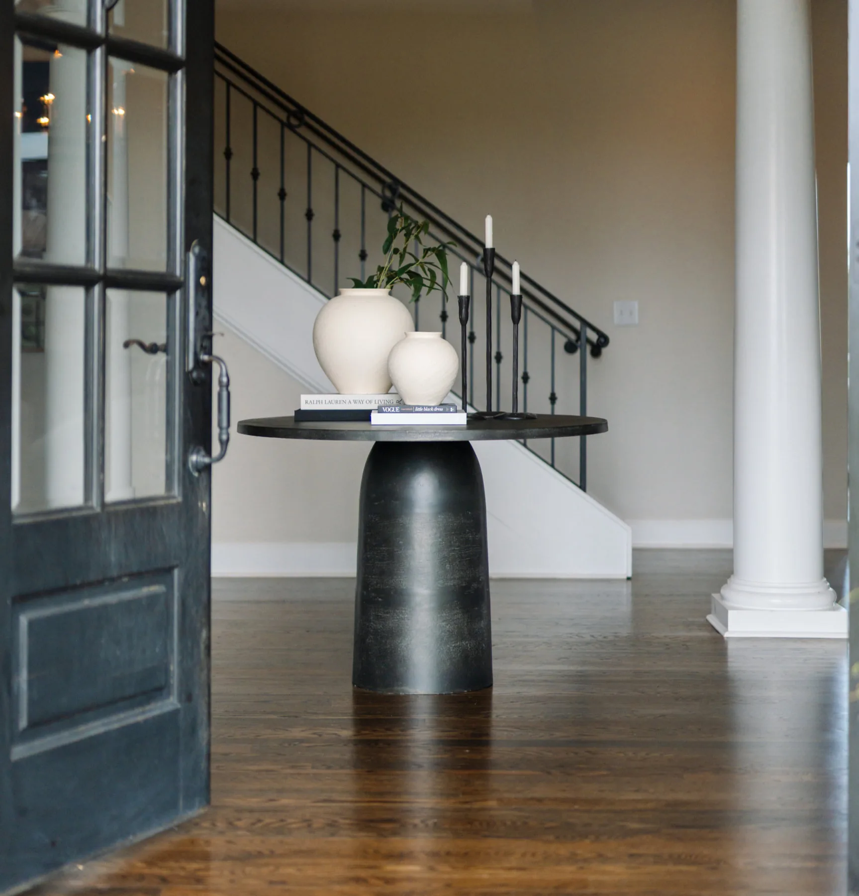 Entry with black double doors and staircase, The Sara project
